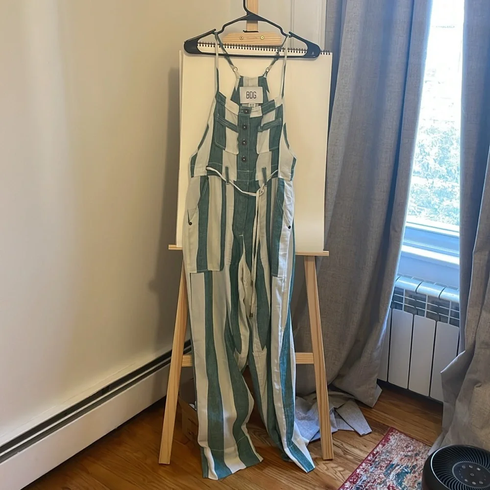 NWOT Green and White UO Bailey Linen Overalls Size XS